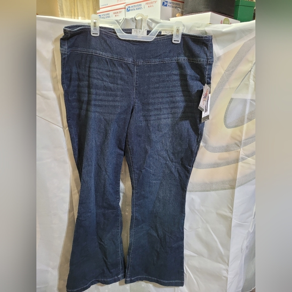 (3160)Melisa pull on, HighRise Flare,by Sofia Jeans, Women's Size 18W - Picture 1 of 17
